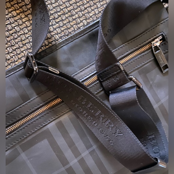 Men’s BURBERRY Black Nova Check Messenger Bag w/LOGO Strapping/italian made🎁EUC - Picture 4 of 13